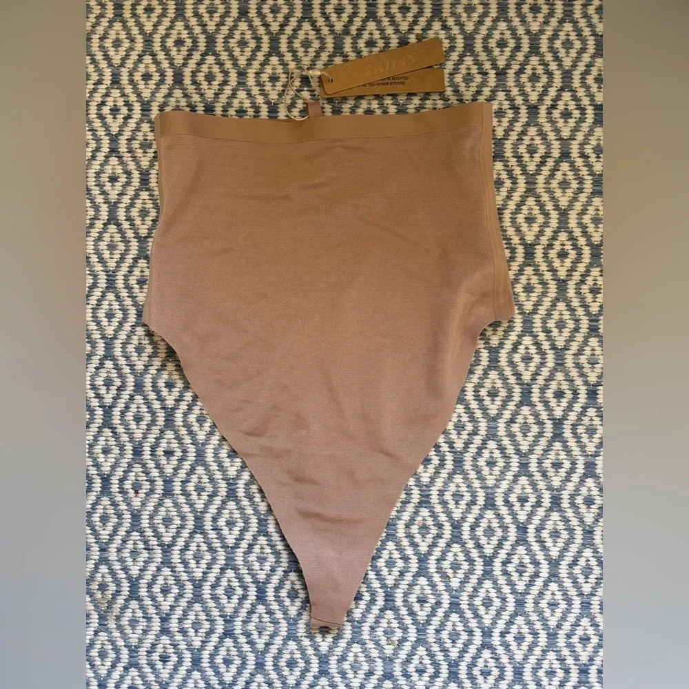 NWT SKIMS high waisted thong!